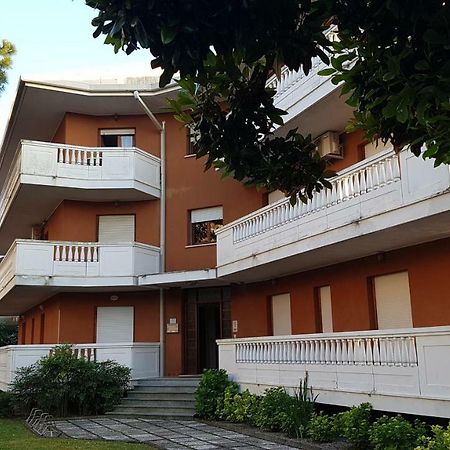 Appartamento Magnolia Lignano Sabbiadoro Bagian luar foto