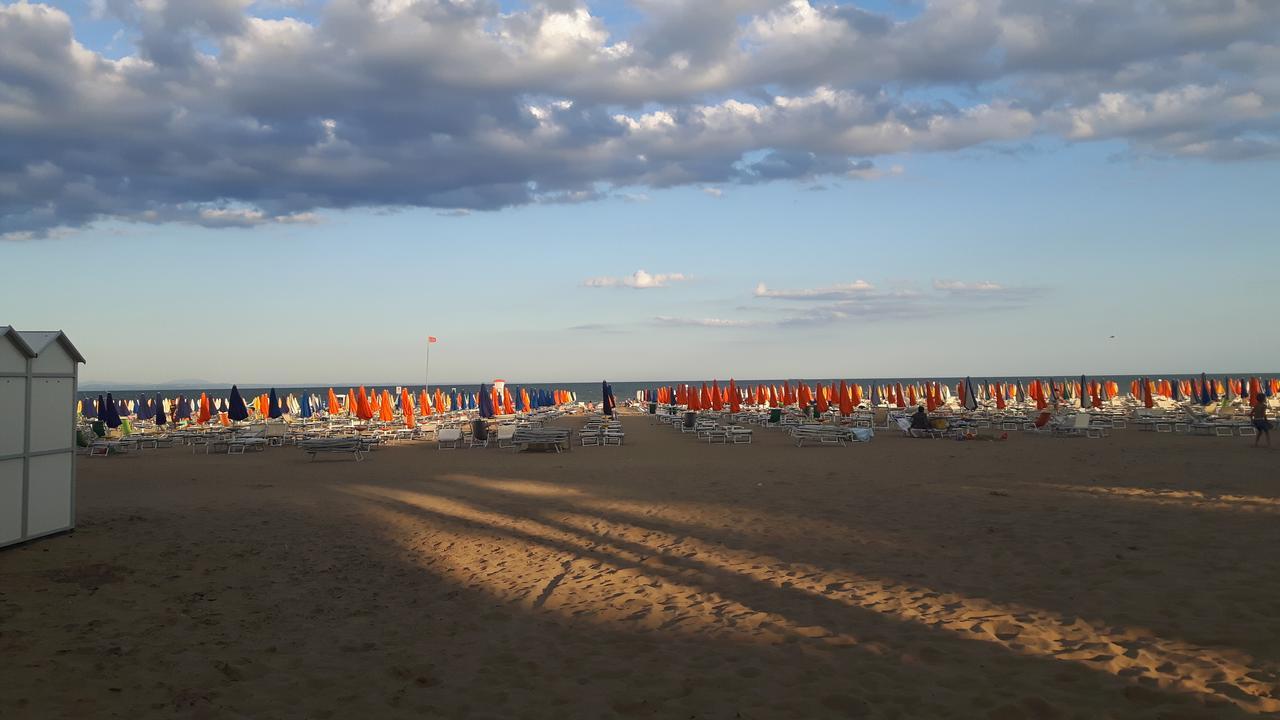 Appartamento Magnolia Lignano Sabbiadoro Bagian luar foto