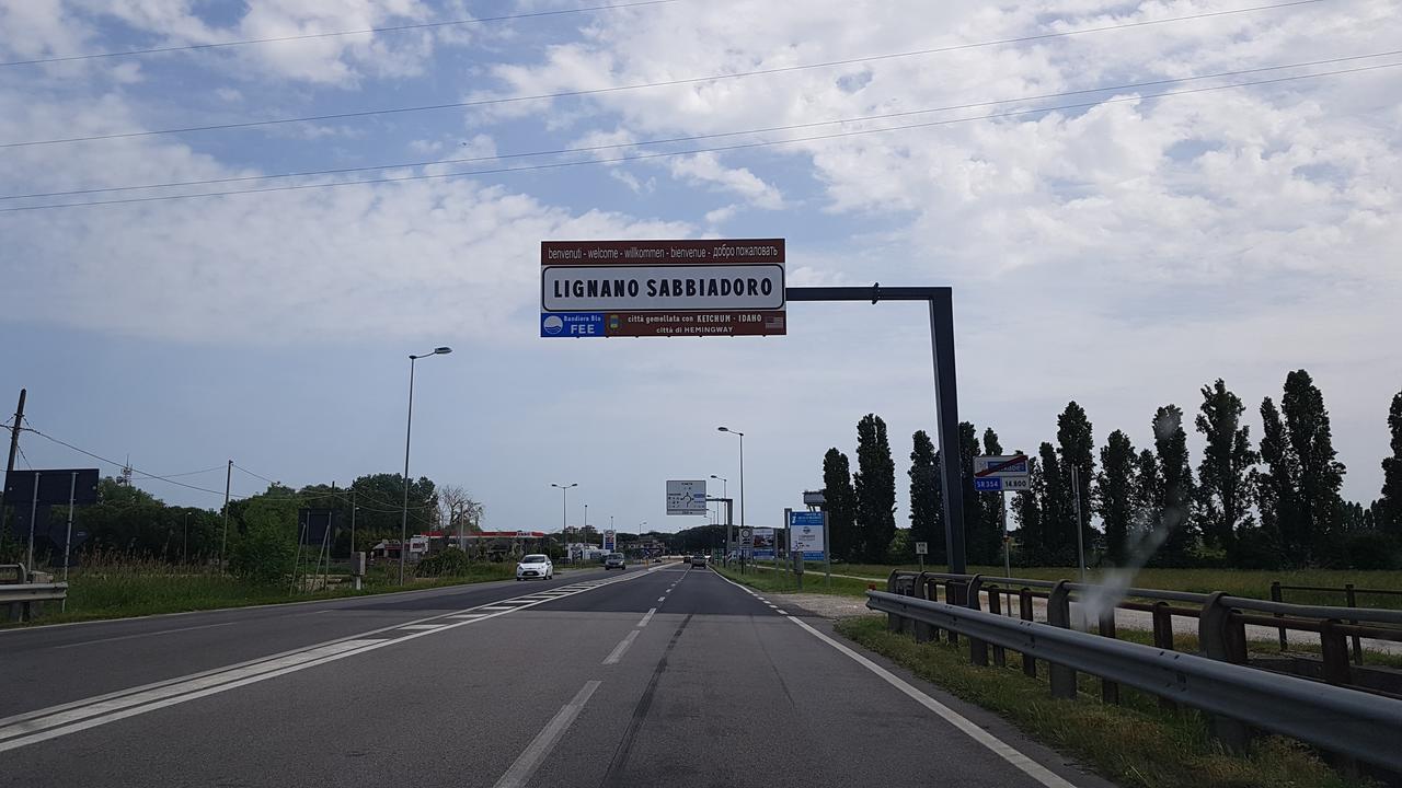 Appartamento Magnolia Lignano Sabbiadoro Bagian luar foto