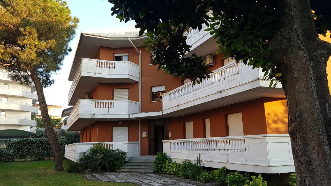 Appartamento Magnolia Lignano Sabbiadoro Bagian luar foto